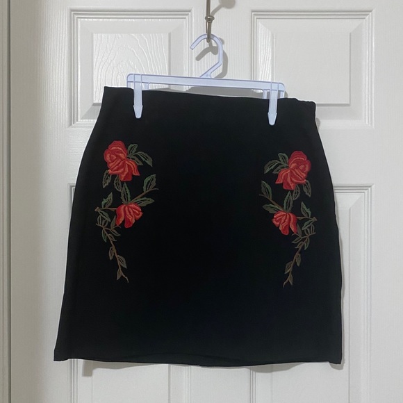Black Skirt with Flower Embroidery - Picture 4 of 9